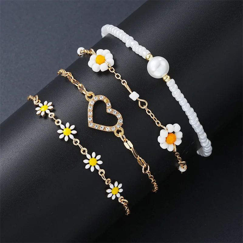 4pcs Vintage Daisy Flower Pendant Pearl Bracelet Set for Women Bohemian Beaded Love Heart Shape Stackable Hand Bangle Jewelry