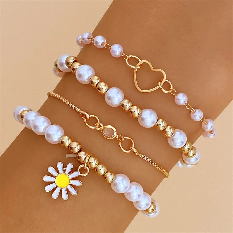 4pcs Vintage Daisy Flower Pendant Pearl Bracelet Set for Women Bohemian Beaded Love Heart Shape Stackable Hand Bangle Jewelry